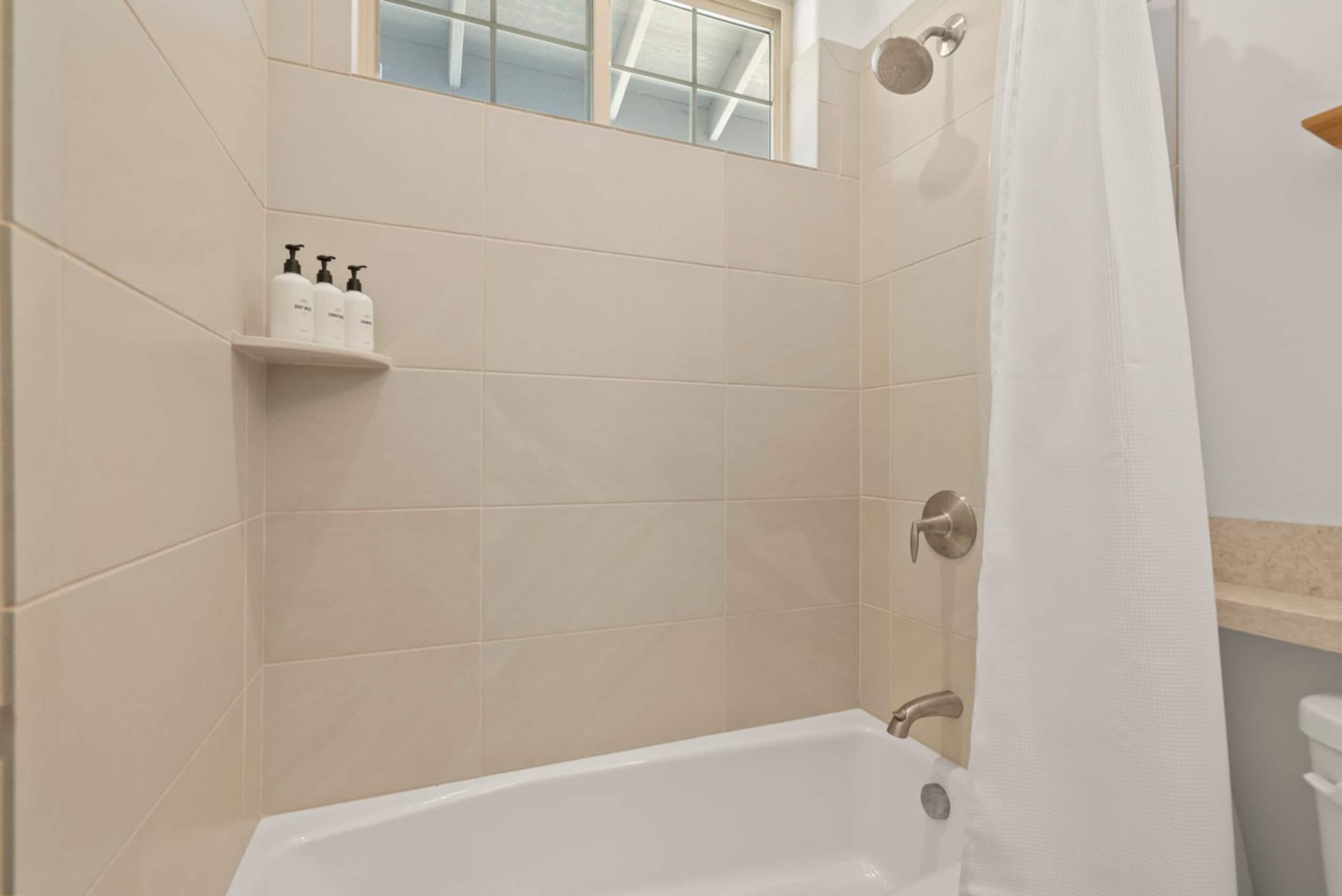 Home in Waianae · ★4.84 · 4 bedrooms · 5 beds · 2.5 private baths - Image 38