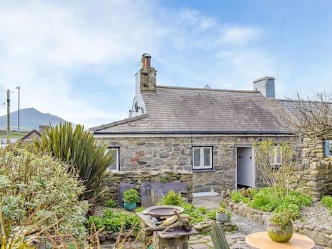 The Yard Beach Cottage - UK43653