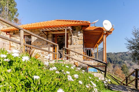 Casa do Sol: peaceful location with pool & sauna