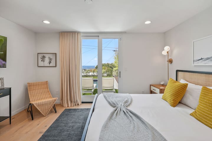 Birdrock Paradise w/ Private Pool/Spa, AC & Yard gallery image 5