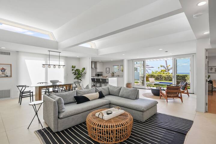 Birdrock Paradise w/ Private Pool/Spa, AC & Yard gallery image 4