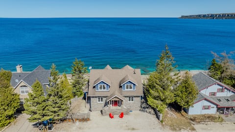 Luxury Waterfront Oasis w/ Hot Tub