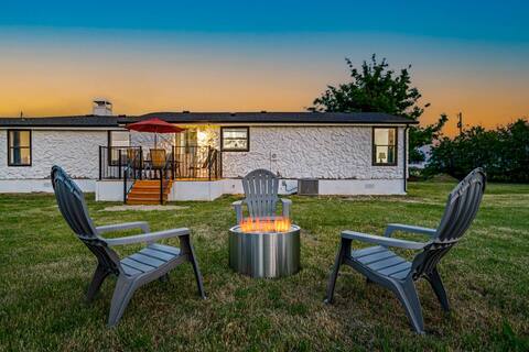 Crew-Friendly | 1-Level · Huge Yard · Big Parking