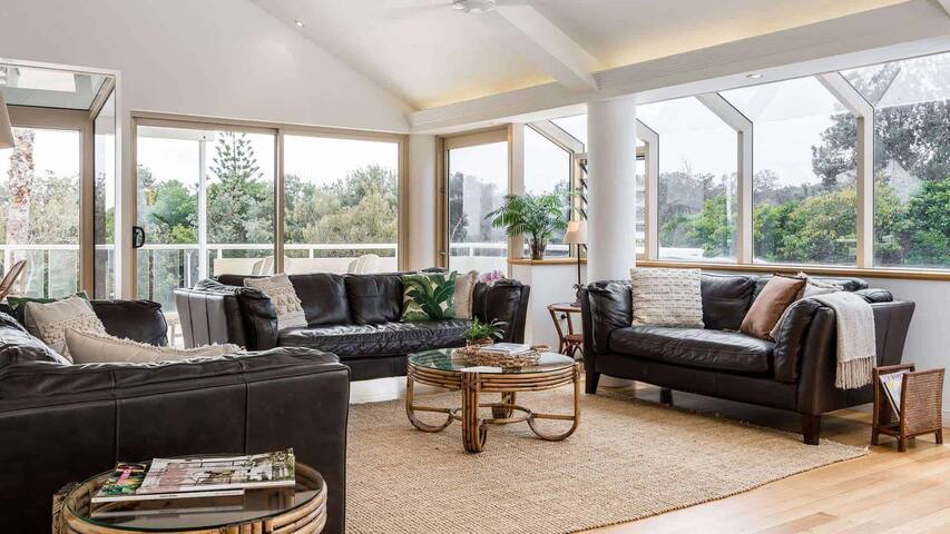 Byron Bay Luxury Homes Palms Penthouse gallery image 3