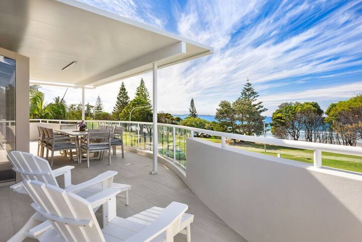 Byron Bay Luxury Homes Palms Penthouse gallery image 2