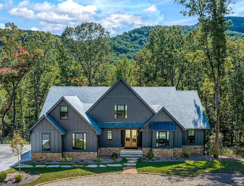 New Mtn Retreat: Hot Tub, Min to Helen & Wineries