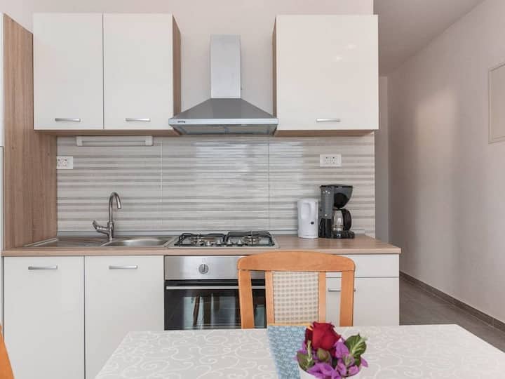 Apartments Zdenka Zatoglav - Grey - Primošten