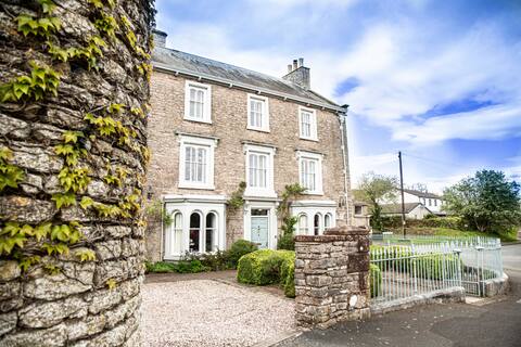 Redmayne House