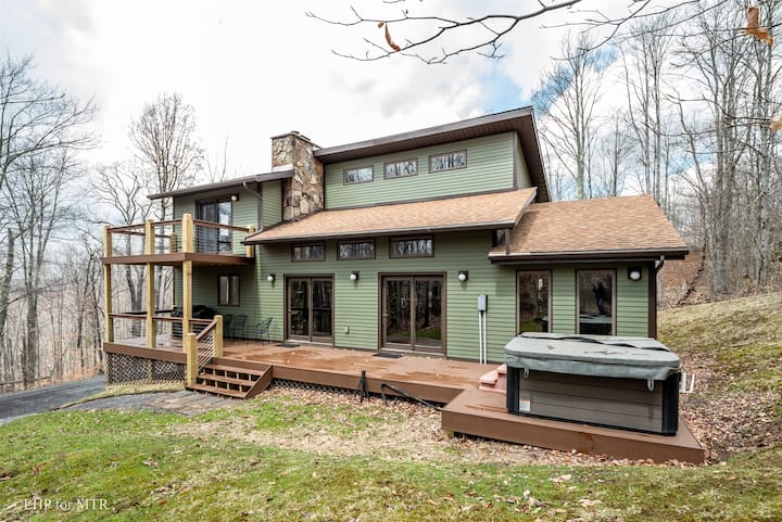 Hot Tub, Trails & Serenity - Mountainside 86 - West Virginia