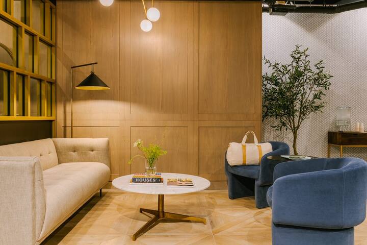 Sonder at Artesa | Three-Bedroom Apartment gallery image 3