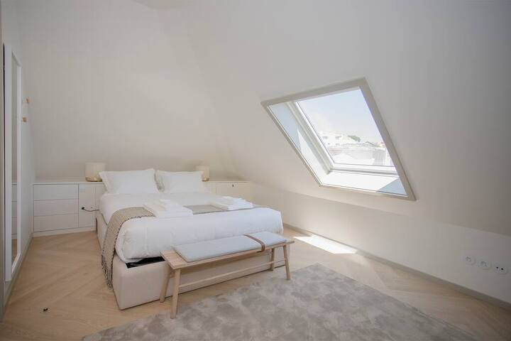 Liiiving in Porto | Luxury Beachfront Apartment VI