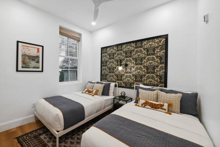 Posh CBD Condo | Private Courtyard gallery image 5