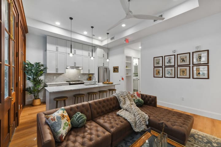 Posh CBD Condo | Private Courtyard