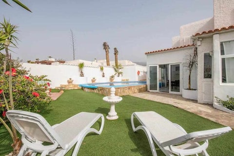 Connected villas for groups and families [up to 20]