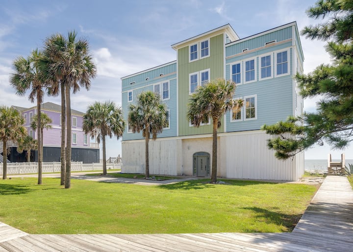 Stunning 4-bedroom Oceanfront Home With Rooftop - Folly Beach, SC