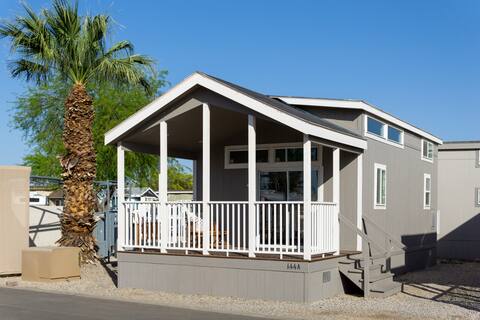 Summer Vacay at the River! Cute Resort Home for 6!