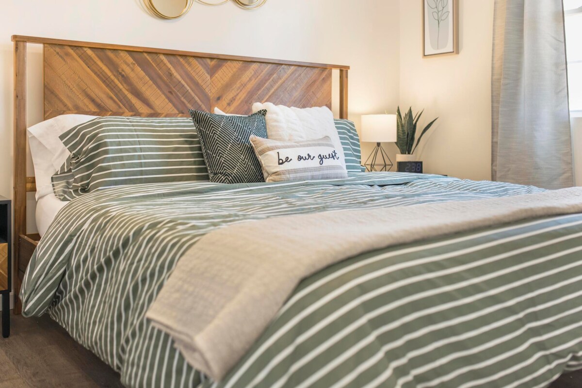 Bedroom 2 - with king bed