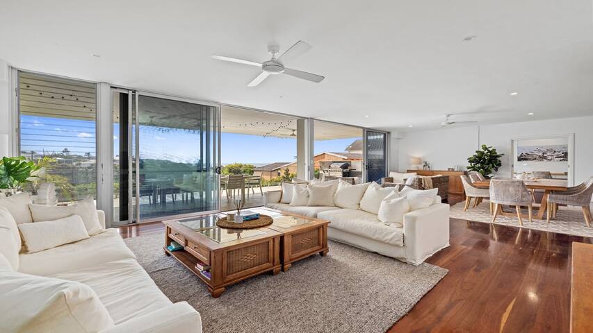 Northern Exposure – Pool, Path to Beach, Sleeps 10 gallery image 4