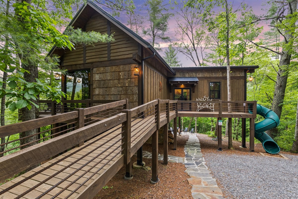 Ascend effortlessly to the treehouse sanctuary on the seamlessly integrated ramp, granting easy access to a world above.