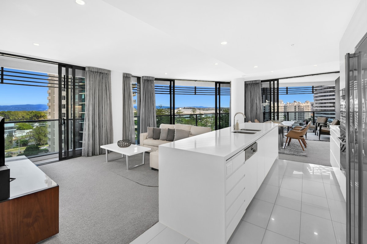 Top Airbnb: Luxury Oracle Stay Tower 2 Retreat 2BR Lvl 8 in Broadbeach