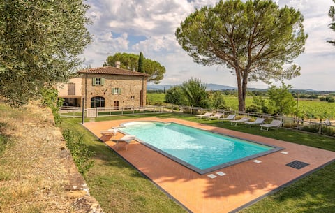 5 bedroom gorgeous home in Arezzo