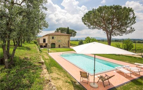 5 bedroom gorgeous home in Arezzo