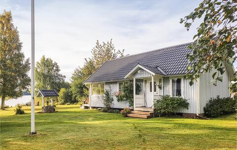 Gorgeous home in Ljung with kitchen
