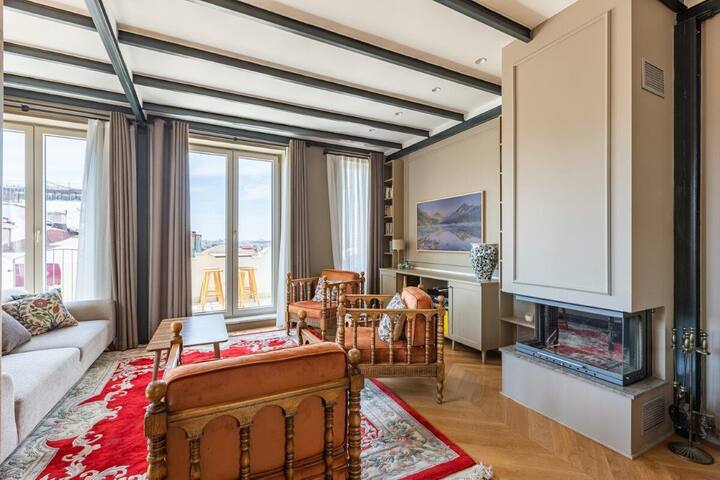 Bright Charming 3BD/2.5Bath Pad w/ Terraces! #278 gallery image 4