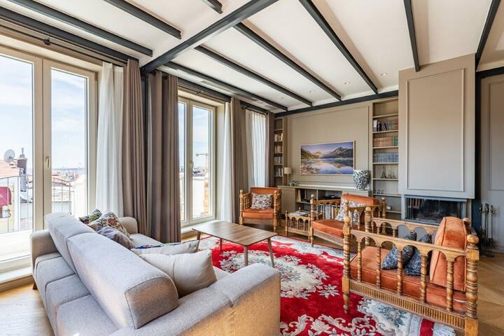 Bright Charming 3BD/2.5Bath Pad w/ Terraces! #278 gallery image 3