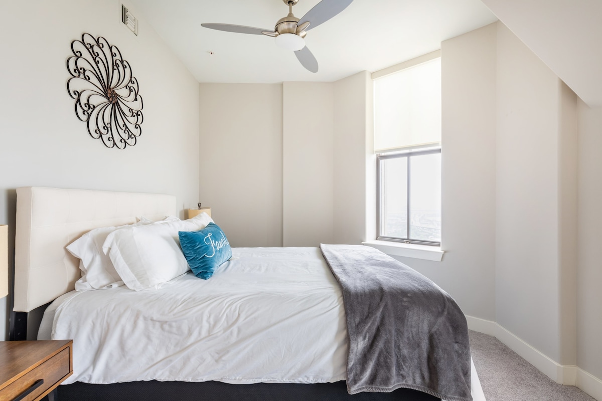 Kitanda cha kustarehesha chenye mashuka yenye ubora