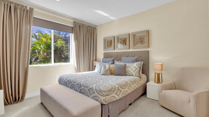 חדר שינה ראשי קינג 1
למטה
חדר רחצה צמוד