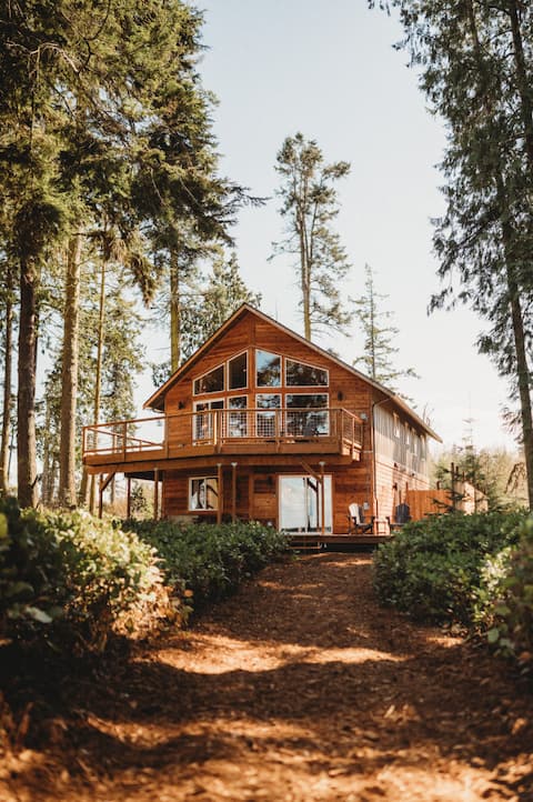 Luxury Water View-HotTub-MassageChair-ChefsKitchen