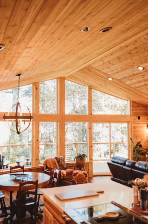 Luxury Water View-HotTub-MassageChair-ChefsKitchen