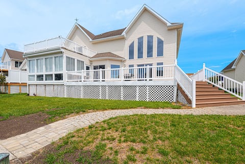 Waterfront Home with views of OC Skyline!