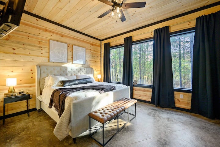 ห้องพักผ่อน: วิวที่เงียบสงบและการตกแต่งที่หรูหรารอคุณอยู่สำหรับการนอนหลับที่สมบูรณ์แบบ!