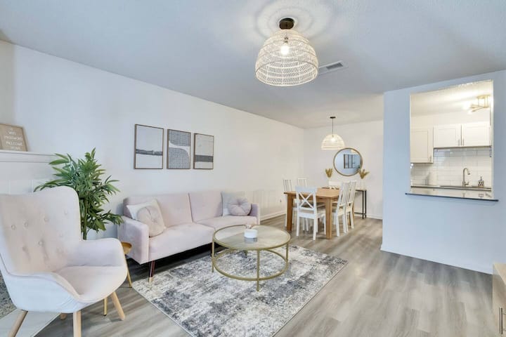 Modern 3b3b Home | Pool & Bbq | More In Austin - Cedar Park, TX
