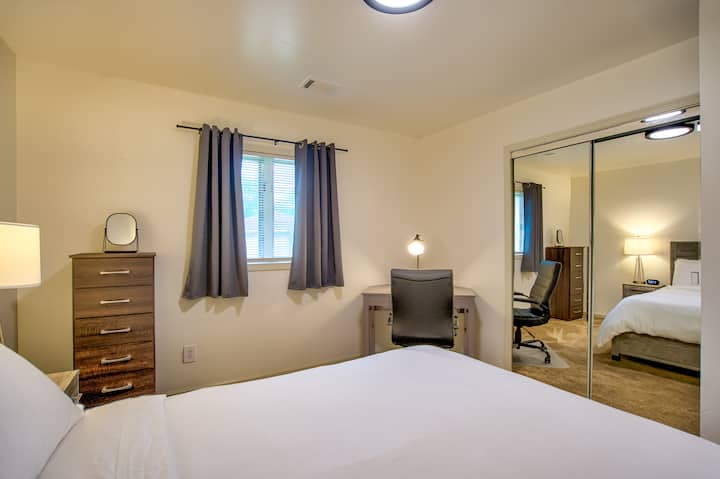 ดื่มด่ำกับความสะดวกสบายสูงสุดในห้องนอนที่มีสไตล์ของเรา