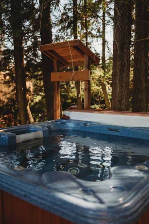 Luxury Water View-Hot Tub- Massage Chair-Meadow