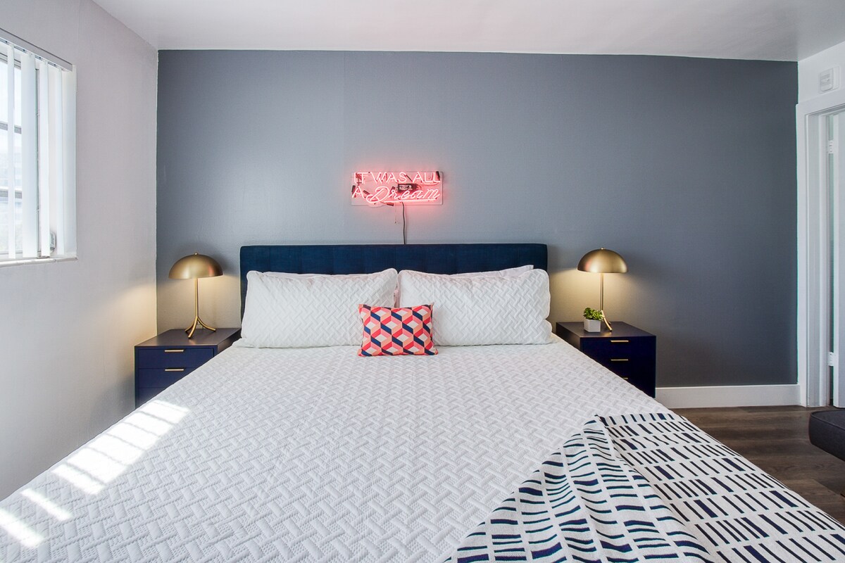 Top performing Airbnb: One Bedroom Urban Miami Retreat with Balcony in Edgewater