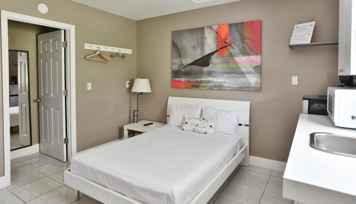 Top performing Airbnb: Chic Trendy Studio with One Queen Bed in Fashion District