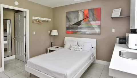 Top performing Airbnb: Chic Trendy Studio with One Queen Bed in Fashion District