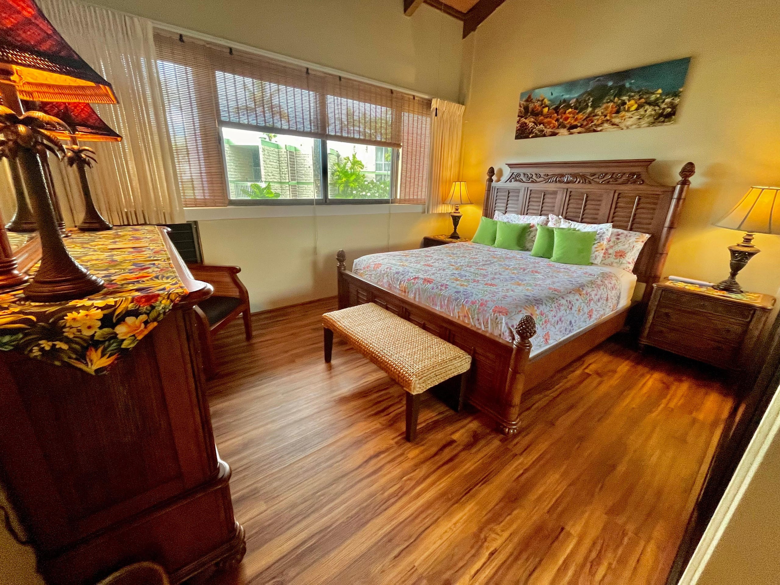 Condo in Kailua-Kona · ★4.95 · 2 bedrooms · 3 beds · 1 private bath - Image 5