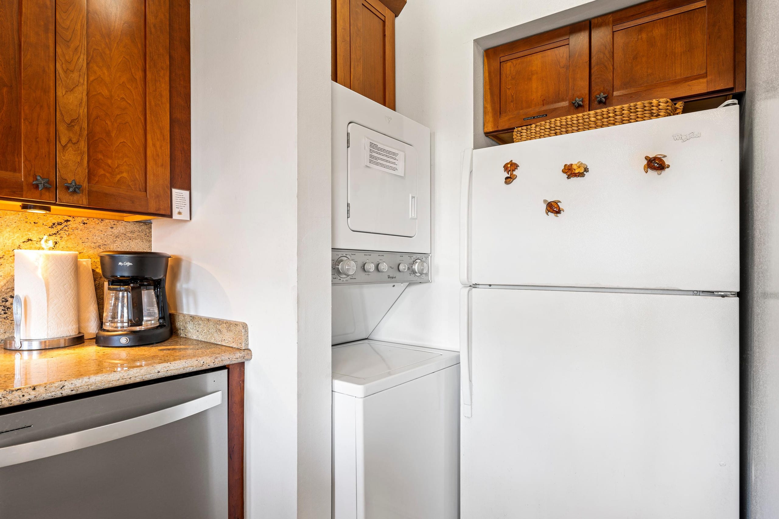 Condo in Kailua-Kona · ★4.95 · 2 bedrooms · 3 beds · 1 private bath - Image 13