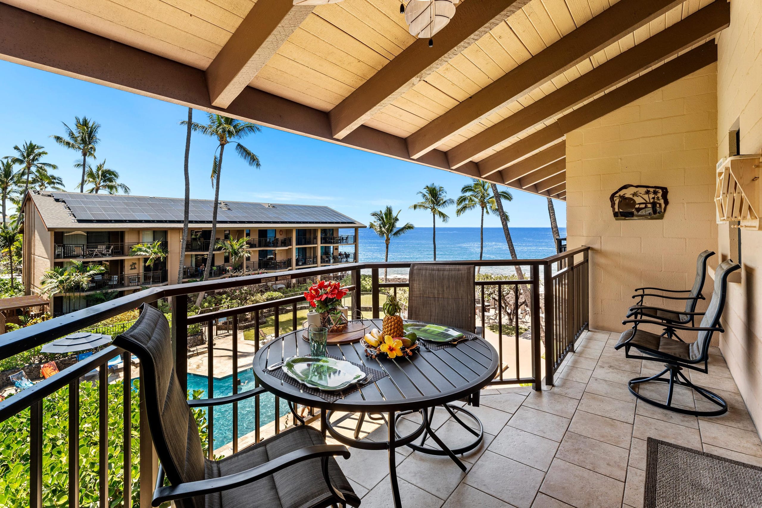 Condo in Kailua-Kona · ★4.95 · 2 bedrooms · 3 beds · 1 private bath - Image 3