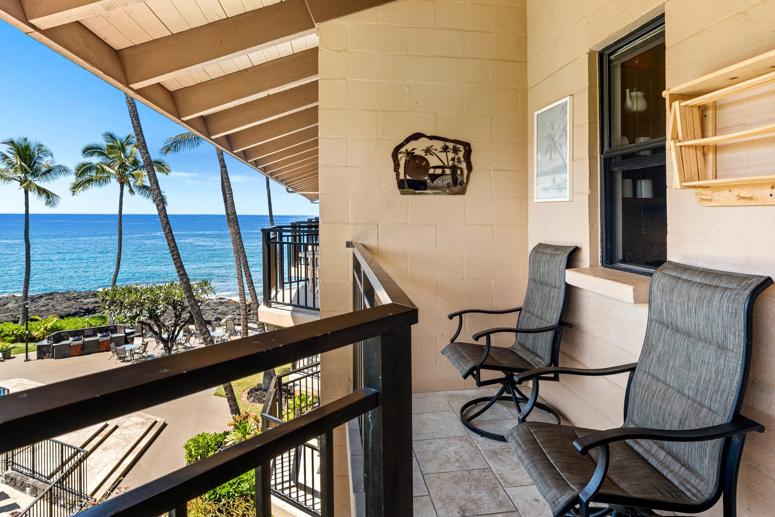 Condo in Kailua-Kona · ★4.95 · 2 bedrooms · 3 beds · 1 private bath - Image 4