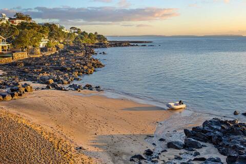 Takapuna Beachfront w/Stunning Views