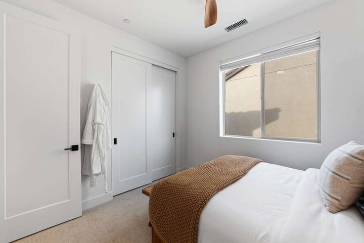 ห้องนอนสว่างและสะดวกสบายเหมาะสำหรับผู้เข้าพักหรือเด็ก