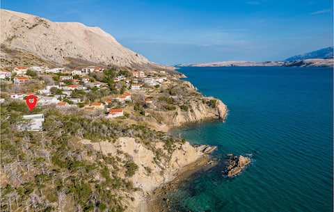 Top Airbnb: Cozy apartment in Novalja with WiFi in Bošana