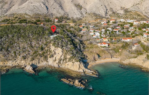 Successful Airbnb property: Gorgeous apartment in Novalja with house sea view in Bošana