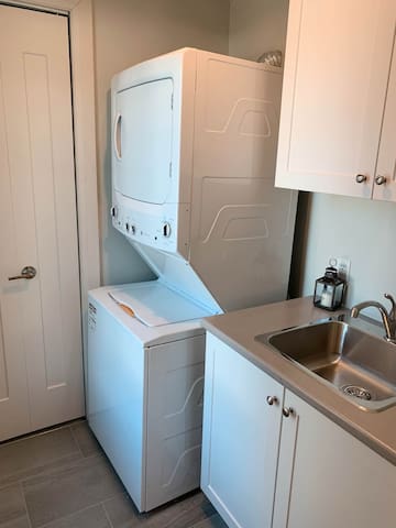 Legacy Cottages On Lake Rosseau managed Airbnb listing 3